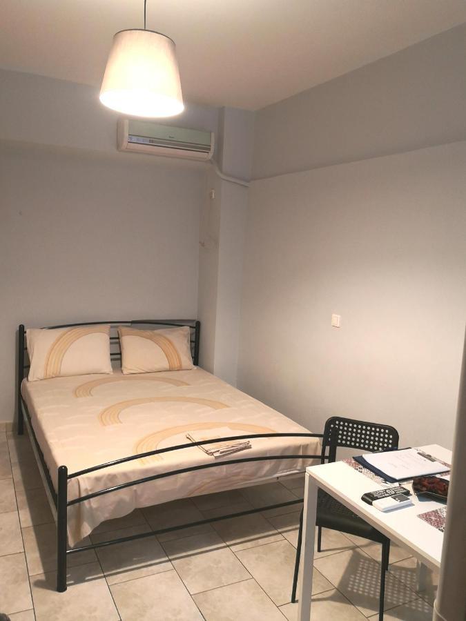 House In The Center Of Piraeus Next To The Port And The Metro!! Hotel Eksteriør billede